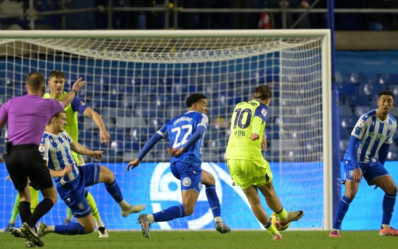 Sheff Wed - Preston (2-3): Preston thắng sát nút, gây sức ép lên nhóm dẫn đầu