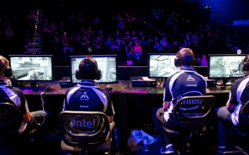 Cách xử lý những đồng đội phá game để giữ tâm lý thoải mái