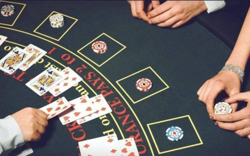 Nghệ thuật đếm bài trong Blackjack: Huyền thoại và thực tế.