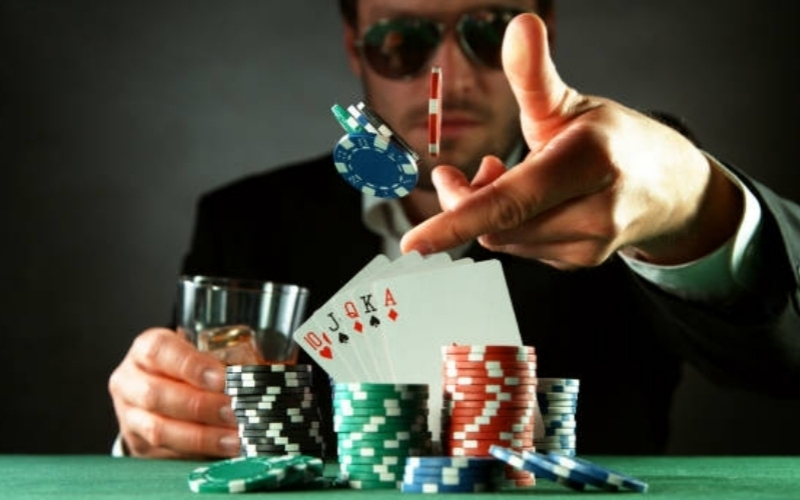 Cách quản lý cảm xúc khi đối đầu với các cao thủ đánh bài