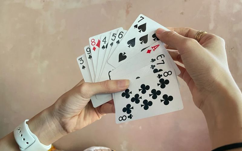 Mẹo tâm lý chiến giúp bạn làm chủ mọi ván bài đối kháng