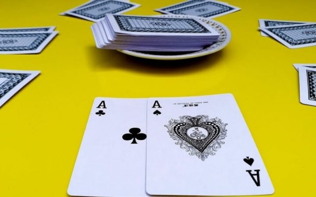 Nghệ thuật rút bài xì dách thông minh Rút sao cho không bị quắc